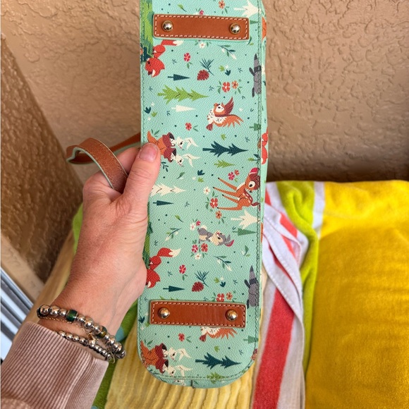 HOLDING - Picture 5 of 7